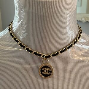 Chic Gold and Black Pendant Necklace